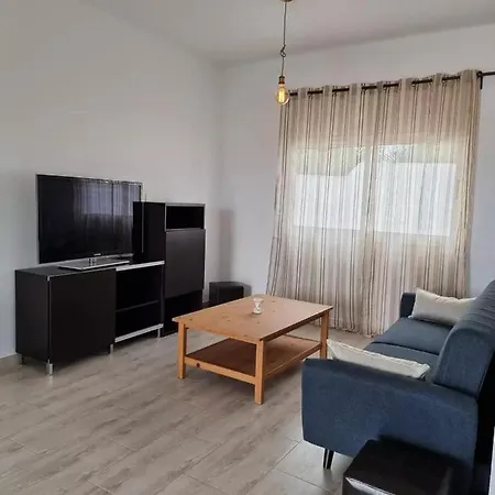 Apartment Abubilla House - Comfortable Home With Garden & Terrace In A Quiet Area