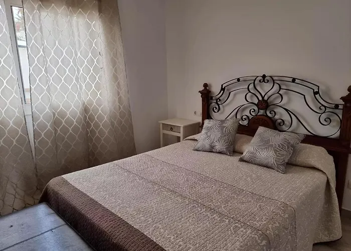 Апартаменты Abubilla House - Comfortable With Garden & Terrace In A Quiet Area *