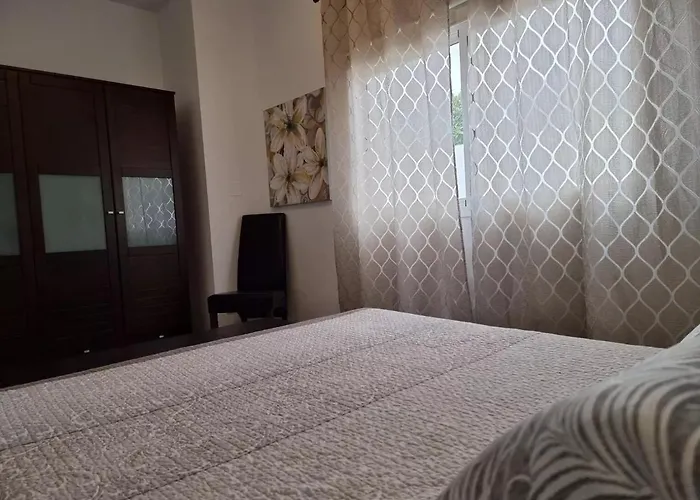 Апартаменты Abubilla House - Comfortable With Garden & Terrace In A Quiet Area